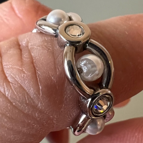 Swatch Crystal Pearl Ring - Picture 5 of 6